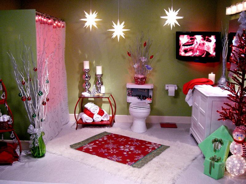 розовый новогодний декор ванной